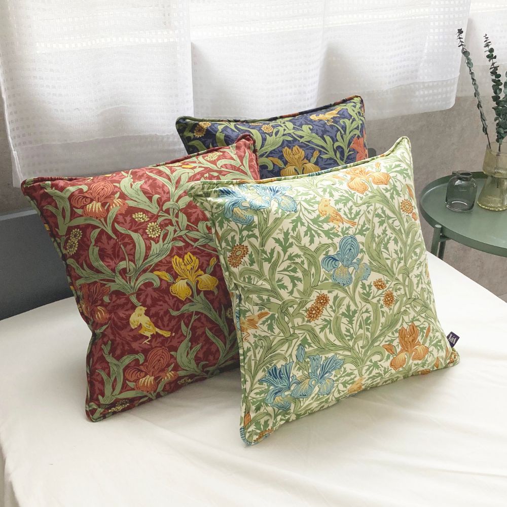 ロマンス小杉 V&A 背当てクッション アイリス柄 ウィリアム・モリス