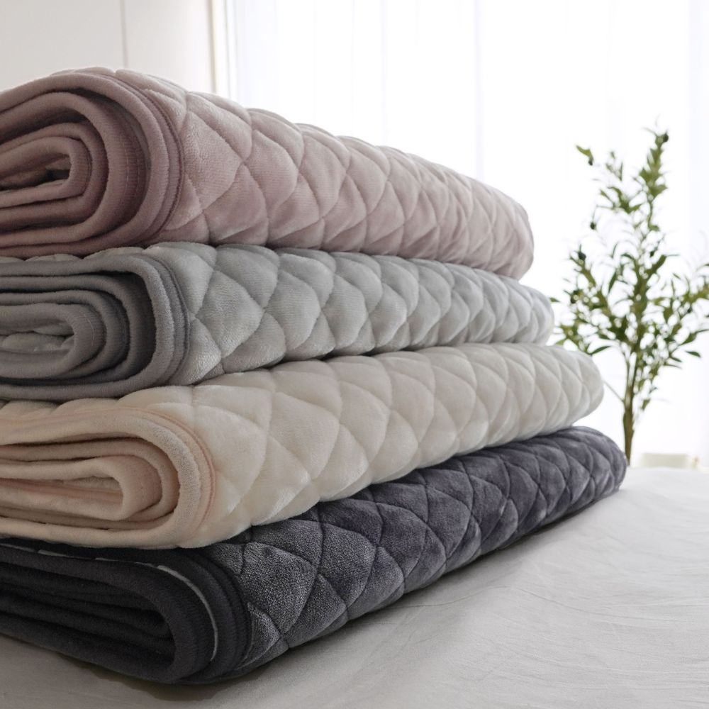 蓄熱・断熱・吸湿発熱3つの保温機能】 e-room 敷きパッド 冬用 triple