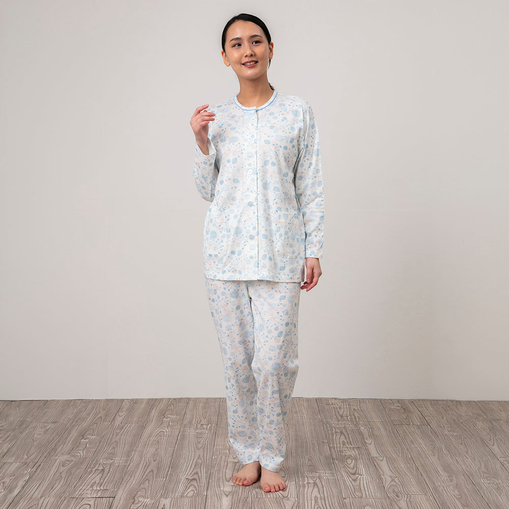 日本製 レディースパジャマ 長袖 前開き 丸首 ニット 洗える ポケット付き S M L 春 夏 秋 ブルー ロマンス小杉 | ねむりのアトリエ